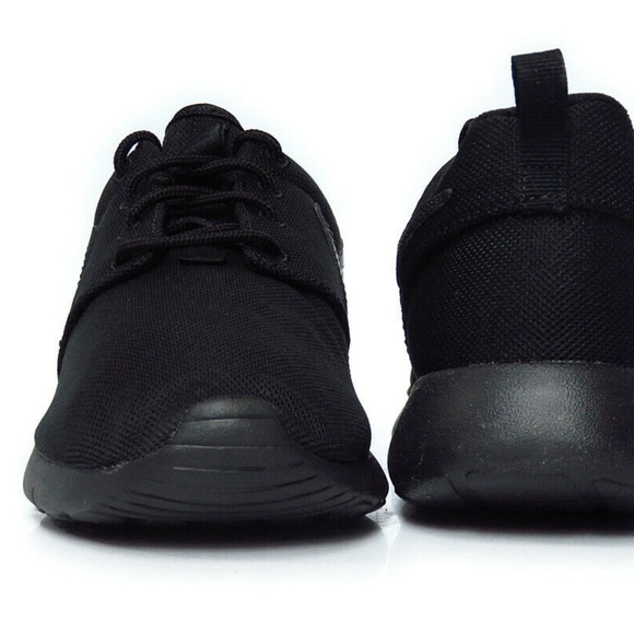599728-031 Nike Roshe One GS (Triple Black) - Picture 4 of 4